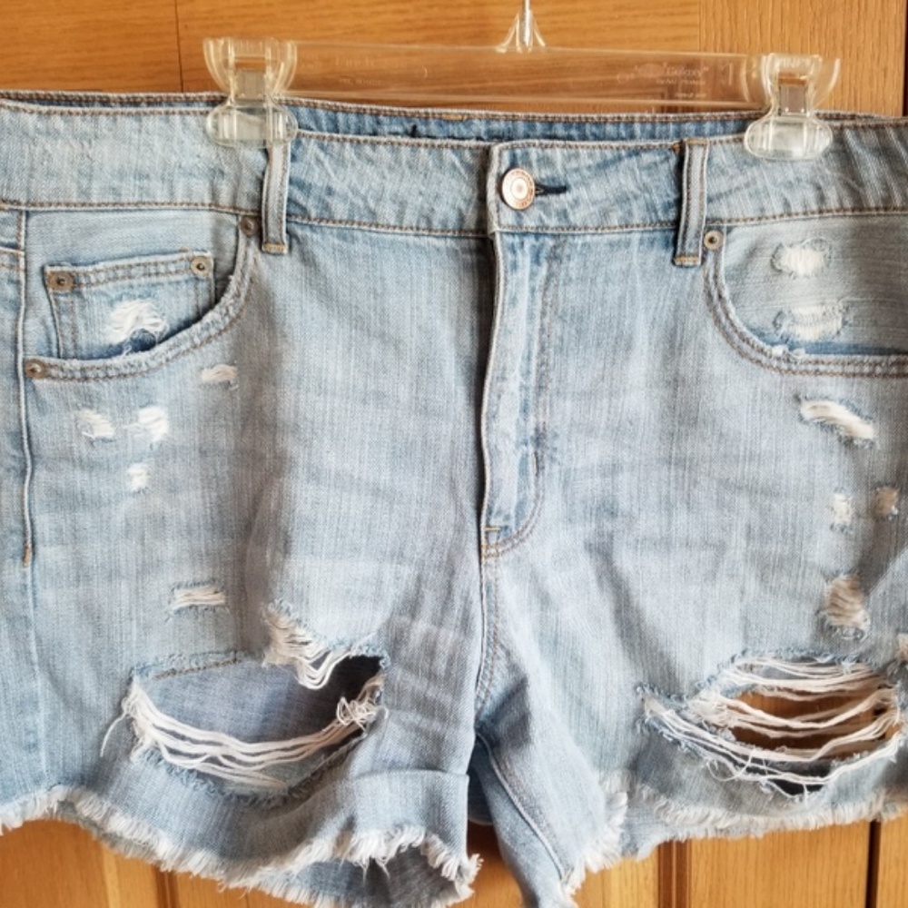 Distressed Denim Lightwash